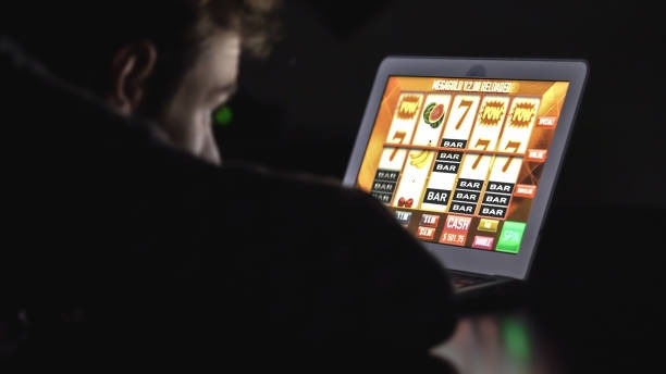 fyp4d Arcade Games menu showing Aviator, Clash, and other quick-play titles